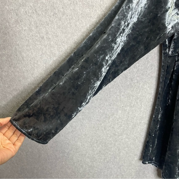 Andree by Unit Whimsigoth Boho Blue Crushed Velvet Embroidered Button Down Top - Picture 4 of 6